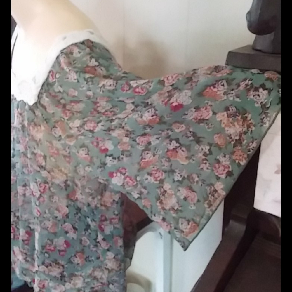Floral blouse - Picture 3 of 3